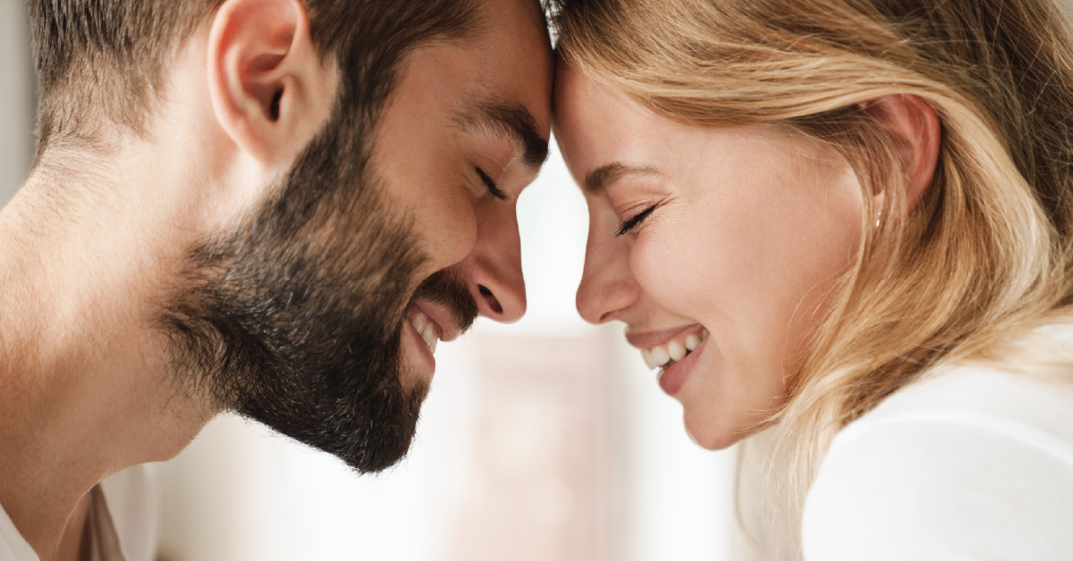 Gry dla par z pytaniami do rozmów zwykłych oraz intymnych
– StarHouse Love