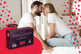 zakochana młoda para całująca się na łóżku