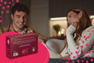 kobieta i mężczyzna rozmawiający na randce przy świecach