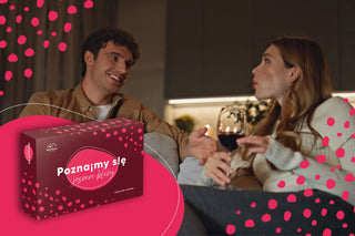 para rozmawiająca podczas romantycznej kolacji